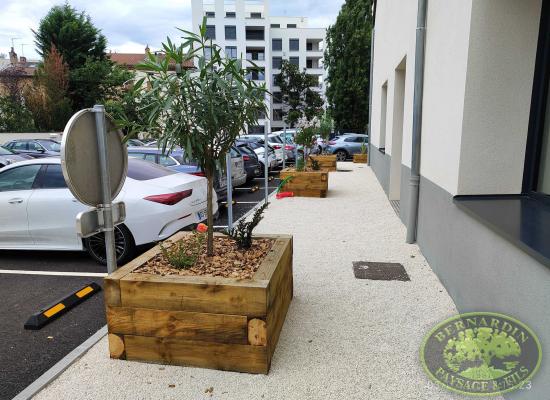 Création jardinières sur mesure en traverses bois