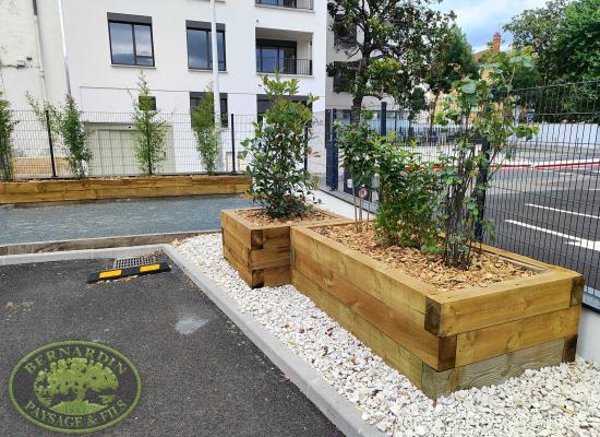 Création jardinières sur mesure en traverses bois