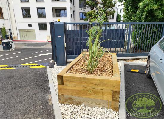 Création jardinières sur mesure en traverses bois