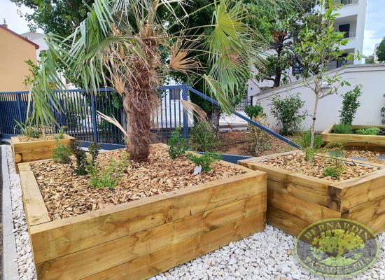 Création jardinières sur mesure en traverses bois