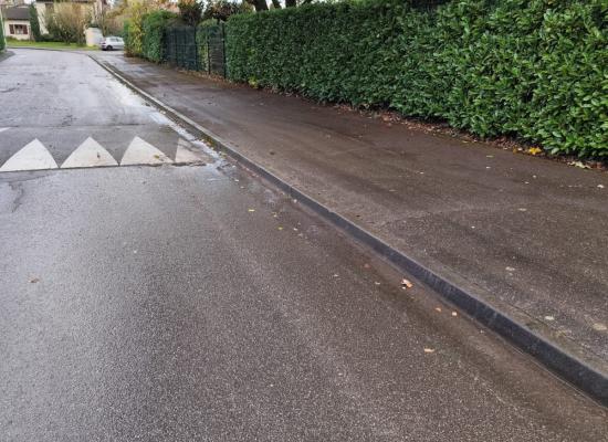 Désherbage bordures et trottoirs lotissement